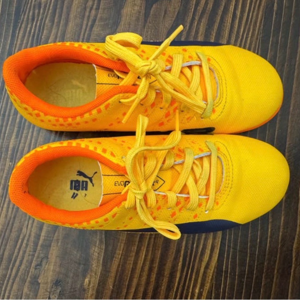 Puma Indoor Soccer Shoes (Youth) - Picture 2 of 3